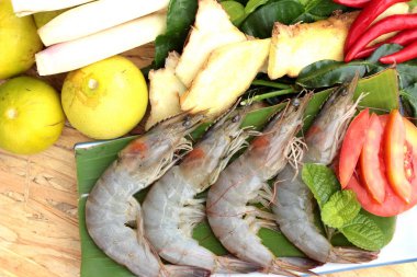 Karides ve limon, biber, Limon otu, Güney Afrika'da bir kabile kireç yaprakları çorba için baharatlı