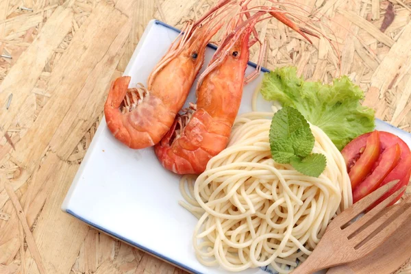 Pasta spaghetti with shrimp on the plate. — Stock Photo, Image