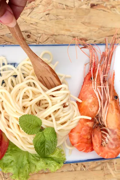 Pasta spaghetti with shrimp on the plate. — Stock Photo, Image