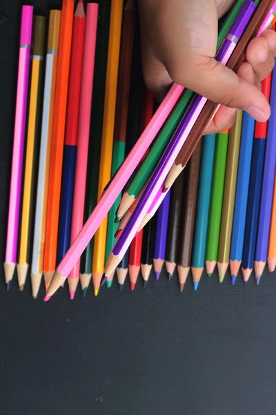 Lápis coloridos - isolado em fundo preto — Fotografia de Stock