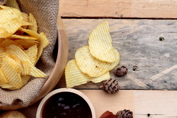 Potato chip on wood background — Stock Photo, Image