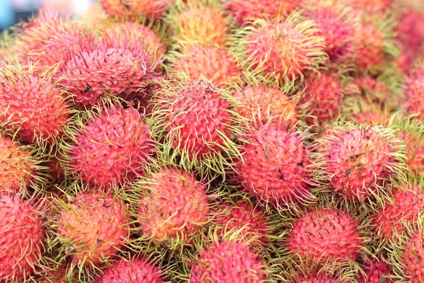 Rambután de frutas dulces en el mercado —  Fotos de Stock