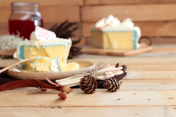 White cream cake delicious and drink red water mix soda — Stock Photo, Image