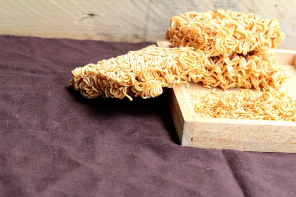 Torra instant noodle - asiatiska ramen — Stockfoto