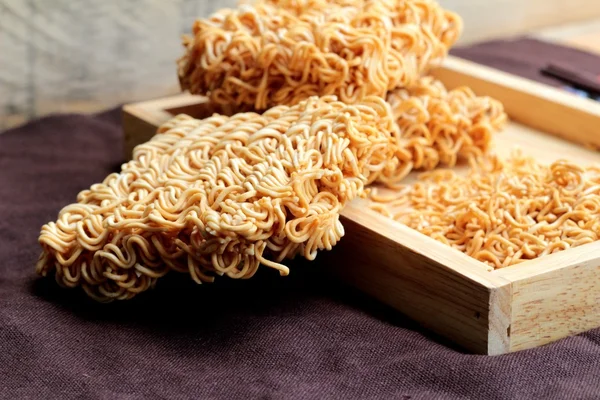 Macarrão instantâneo seco - ramen asiático — Fotografia de Stock