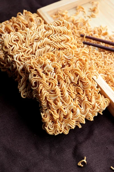 Fideos instantáneos secos - ramen asiático —  Fotos de Stock