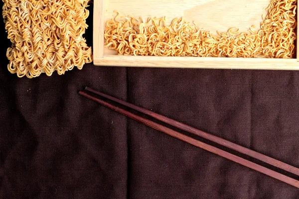 Torra instant noodle - asiatiska ramen — Stockfoto
