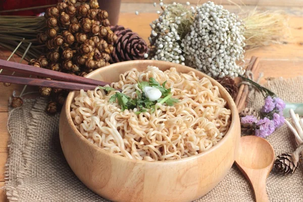 Dry Instant noodles cooked with vegetables. — Stock Photo, Image