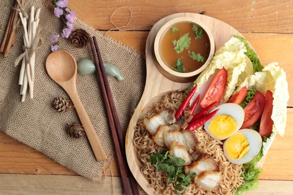 Instant noodles soup put crispy pork and egg — Stock Photo, Image