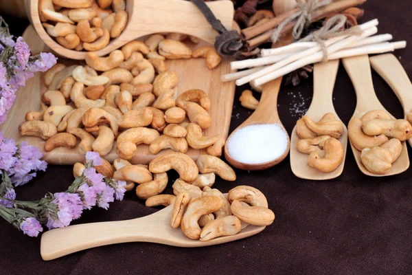 Rostade cashewnötter nötter med natura — Stockfoto