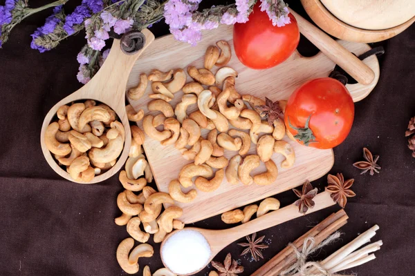 Rostade cashewnötter nötter med natura — Stockfoto