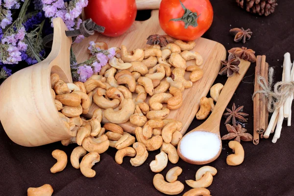 Rostade cashewnötter nötter med natura — Stockfoto