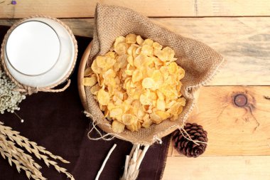 Mısır pul ve süt cam