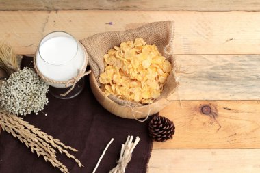 Mısır pul ve süt cam