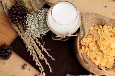 Mısır pul ve süt cam