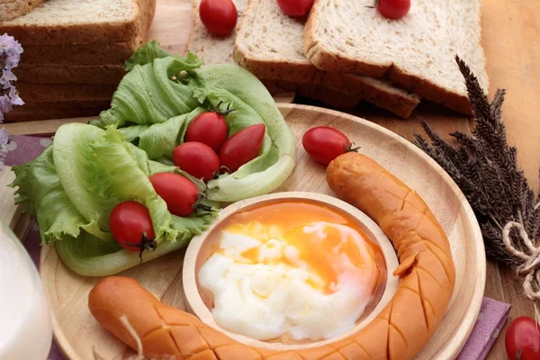 Breakfast with eggs, sausage, bread, salad vegetables and milk. — Stock Photo, Image