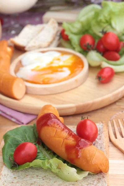 Breakfast with eggs, sausage, bread, salad vegetables and milk. — Stock Photo, Image