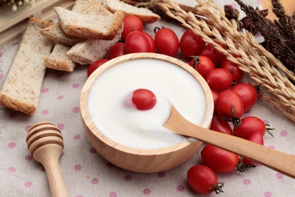 White yogurt and fresh cherry tomatoes — Stock Photo, Image