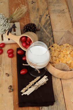 Mısır pul ve süt taze kiraz domates ile.