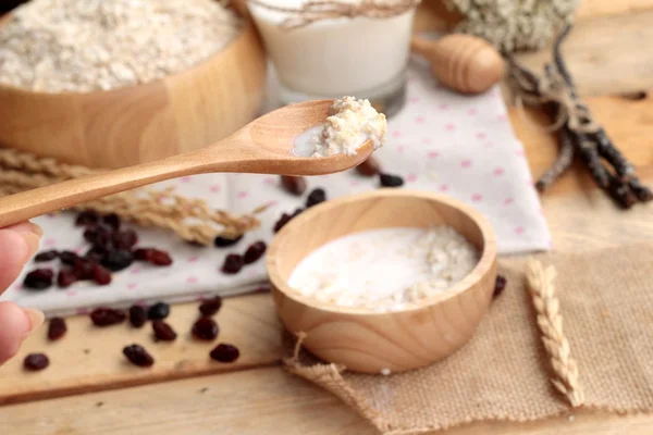 Oat flakes with currant dried fruit and milk — Stock Photo, Image