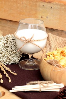 Mısır pul ve süt cam