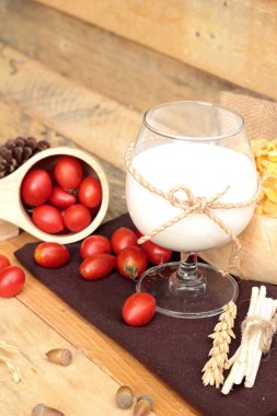 Mısır pul ve süt taze kiraz domates ile.