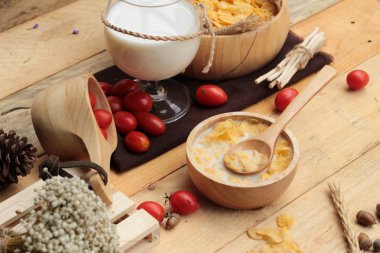 Mısır pul ve süt taze kiraz domates ile.