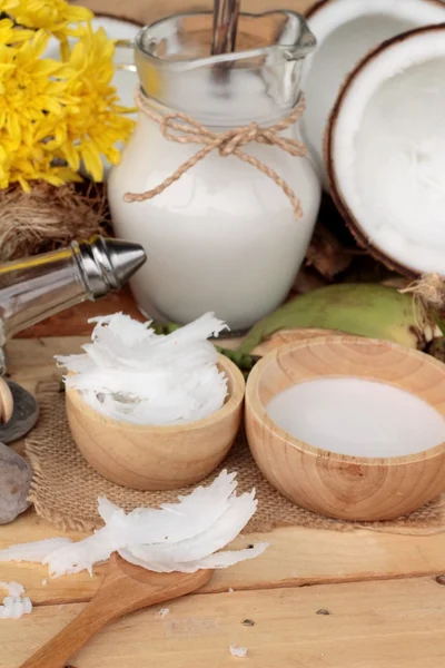 Hindistan cevizi ve süt, yağ coco organik sağlıklı gıda ve güzellik için 