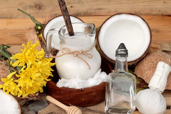 Hindistan cevizi ve süt, yağ coco organik sağlıklı gıda ve güzellik için 