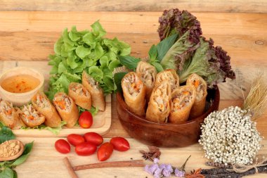 Meze yemek için geleneksel tava böreği.