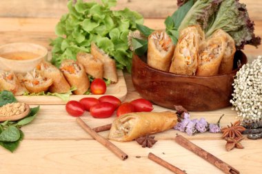 Meze yemek için geleneksel tava böreği.