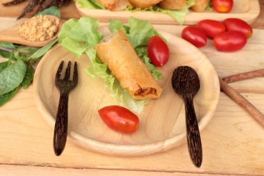 Meze yemek için geleneksel tava böreği.