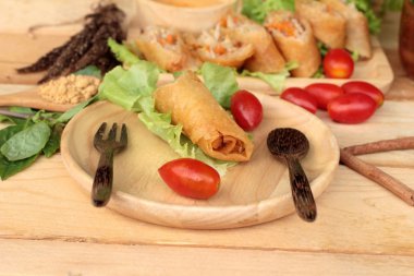 Meze yemek için geleneksel tava böreği.