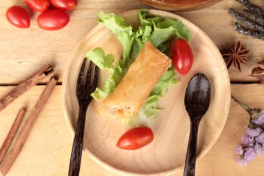 Meze yemek için geleneksel tava böreği.