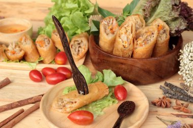 Meze yemek için geleneksel tava böreği.