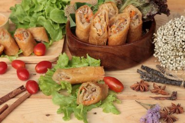 Meze yemek için geleneksel tava böreği.