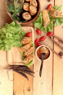 Meze yemek için geleneksel tava böreği.