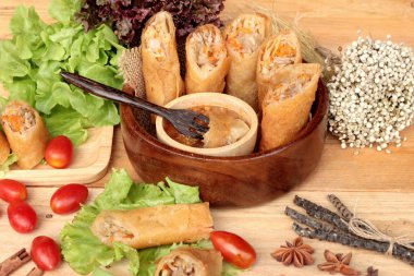 Meze yemek için geleneksel tava böreği.