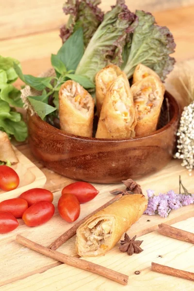 Rollos fritos de primavera tradicionales para aperitivos . — Foto de Stock