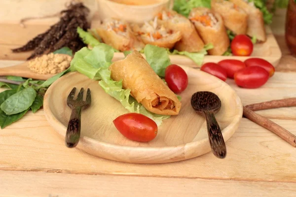 Meze yemek için geleneksel tava böreği.