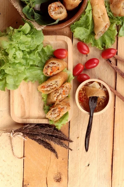 Meze yemek için geleneksel tava böreği.