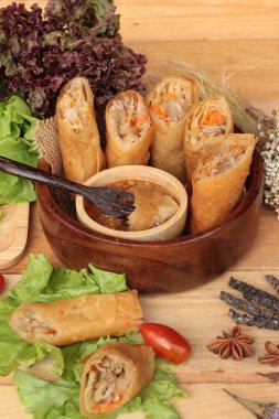 Meze yemek için geleneksel tava böreği.