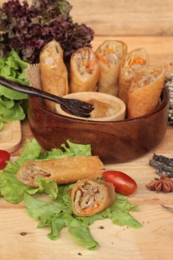 Meze yemek için geleneksel tava böreği.