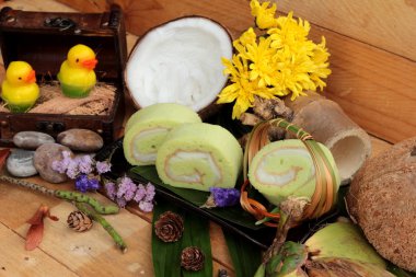 Yeşil kek ile Hindistan cevizi dolgulu alır.