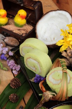 Yeşil kek ile Hindistan cevizi dolgulu alır.