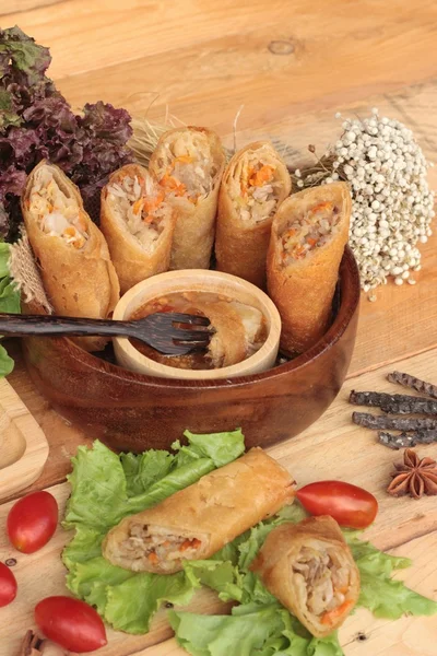 Rollos fritos de primavera tradicionales para aperitivos . — Foto de Stock