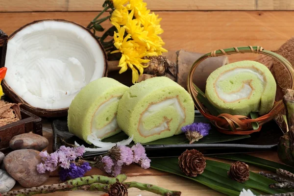 Yeşil kek ile Hindistan cevizi dolgulu alır.