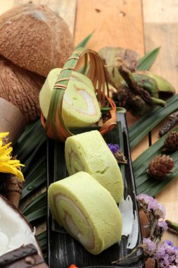 Yeşil kek ile Hindistan cevizi dolgulu alır.