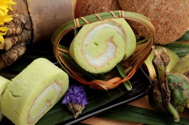 Yeşil kek ile Hindistan cevizi dolgulu alır.