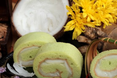 Yeşil kek ile Hindistan cevizi dolgulu alır.